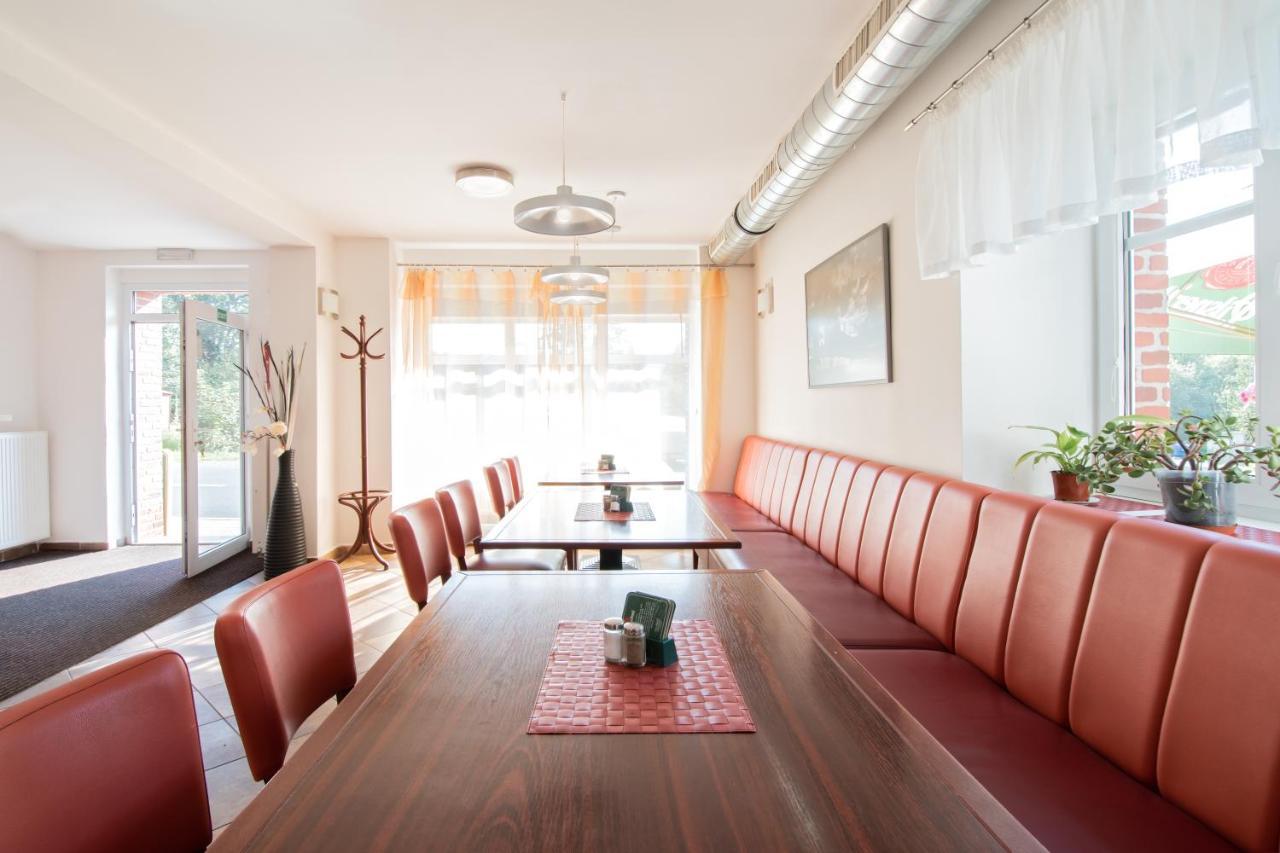 Restaurant & Penzion Avionika Kovářská 外观 照片