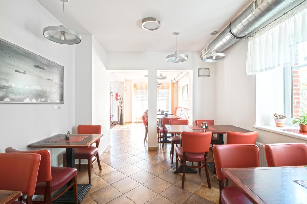 Restaurant & Penzion Avionika Kovářská 外观 照片